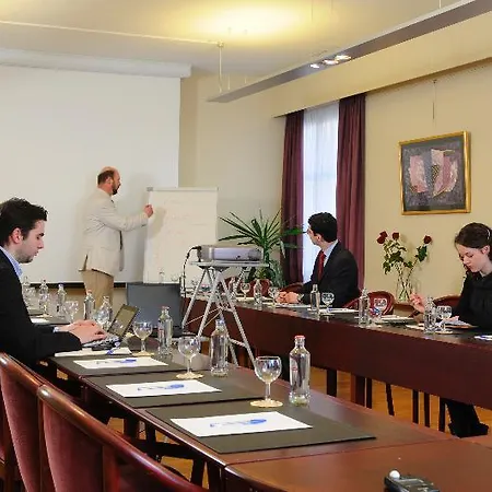Rosenburg Hotell 4*